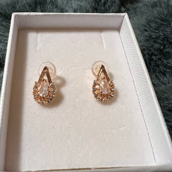 Tear drop diamond earrings - Picture 3 of 6